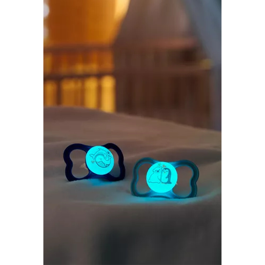 Lot de 2 sucettes silicone Suprême Nuit 6M+ (modèle aléatoire) 