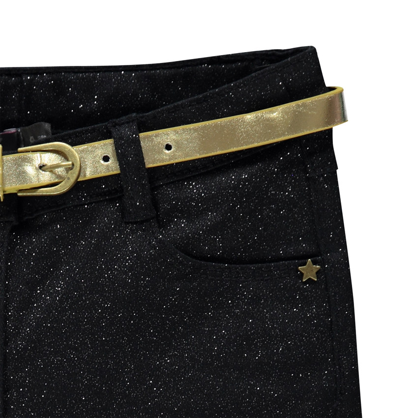 Pantalon slim à paillettes et ceinture dorée 