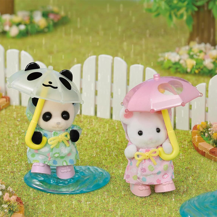 Figurines Le duo des bébés en habits de pluie  
