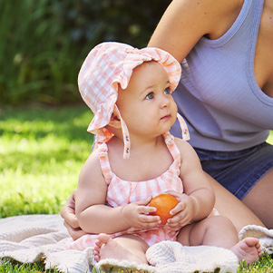 Swimming with Mummy 1-12 mois